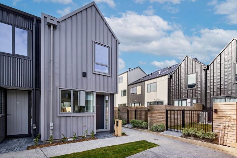 Photo of property in 11 Ara Paiwhenua, Tawa, Wellington, 5028