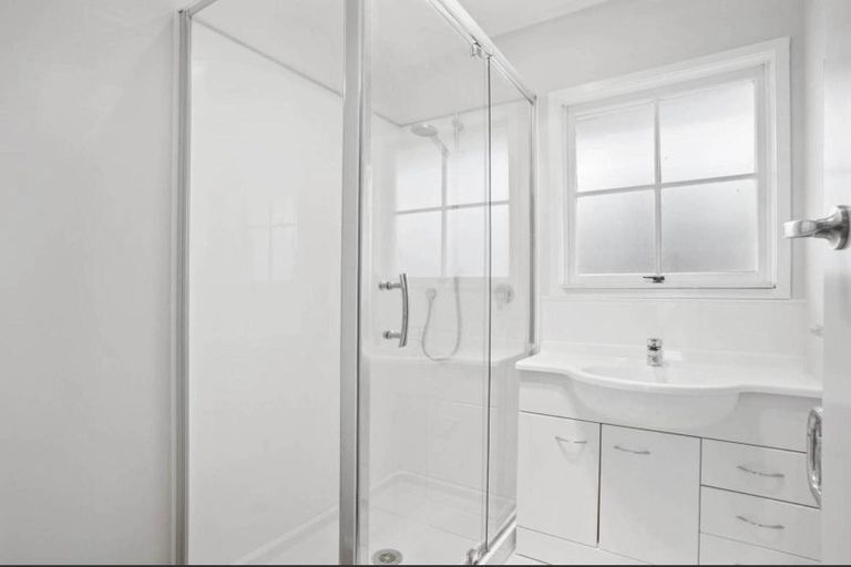 Photo of property in 2/14 Ellice Road, Totara Vale, Auckland, 0629