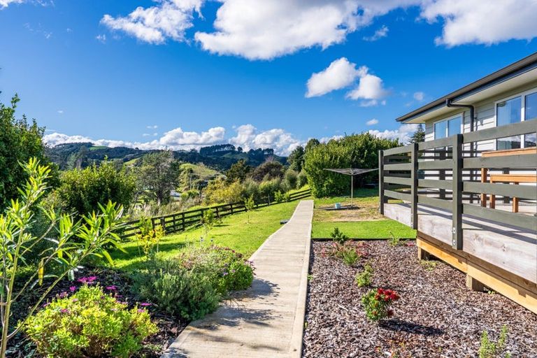Photo of property in 3241 Paparoa-oakleigh Road, Paparoa, 0571