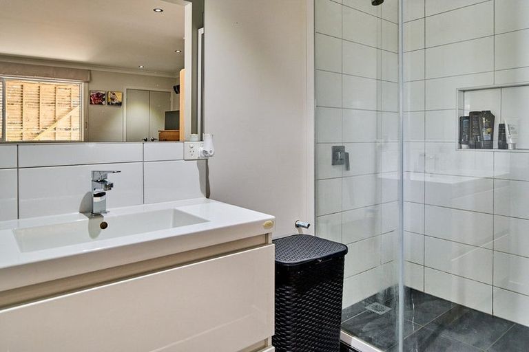 Photo of property in 5b Whitehouse Road, Titahi Bay, Porirua, 5022