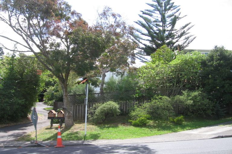 Photo of property in 2/814 Beach Road, Browns Bay, Auckland, 0630