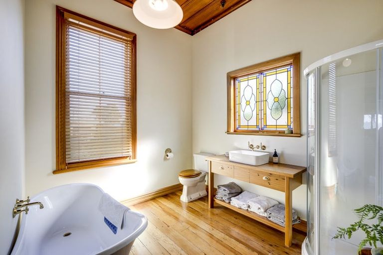 Photo of property in 2 Cobden Crescent, Bluff Hill, Napier, 4110