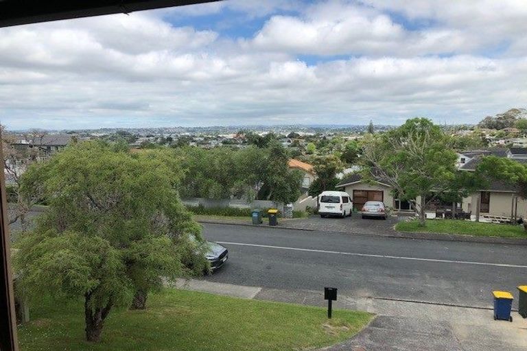 Photo of property in 1/104 Ravenwood Drive, Forrest Hill, Auckland, 0620