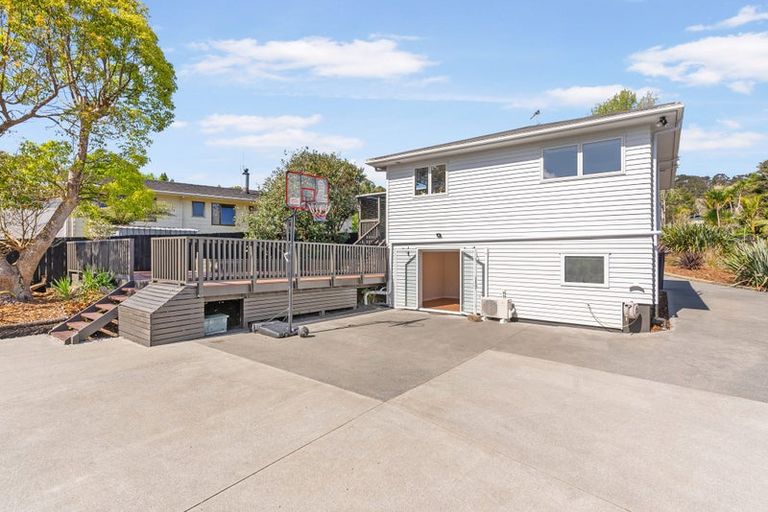 Photo of property in 18 Grassmere Road, Henderson Valley, Auckland, 0612