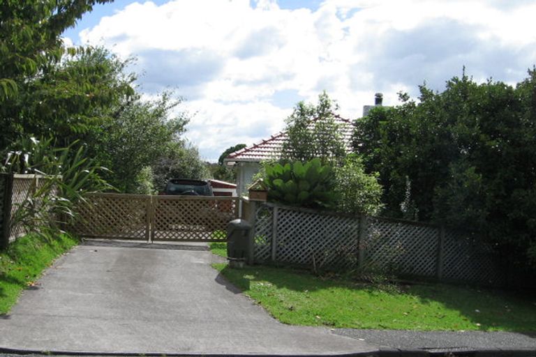 Photo of property in 4 Brookfield Road, Te Atatu Peninsula, Auckland, 0610