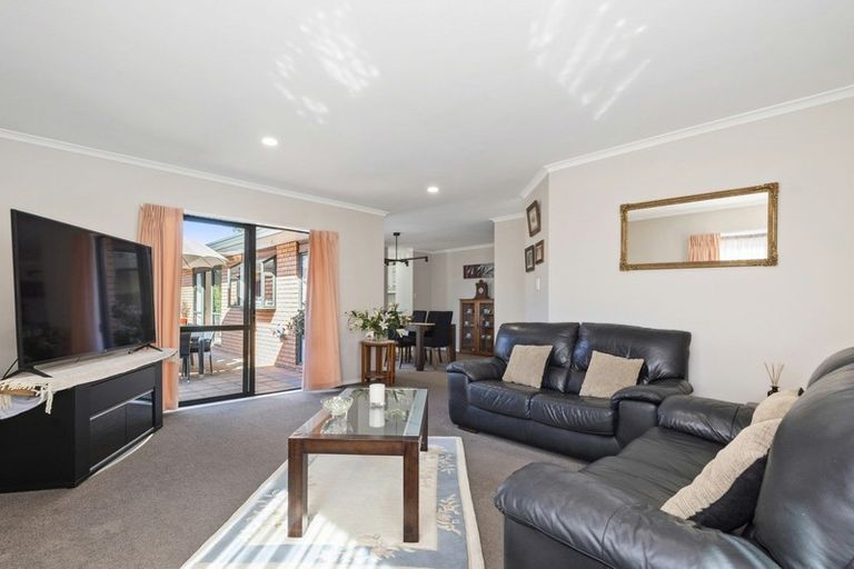 Photo of property in 14 John Lister Close, Golflands, Auckland, 2013