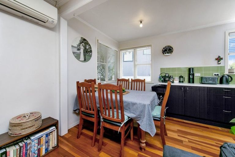 Photo of property in 27 Wharf Road, Te Atatu Peninsula, Auckland, 0610