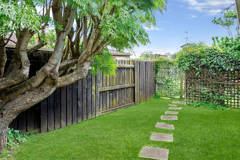 Photo of property in 1/5 Colleen Norma Place, Half Moon Bay, Auckland, 2012