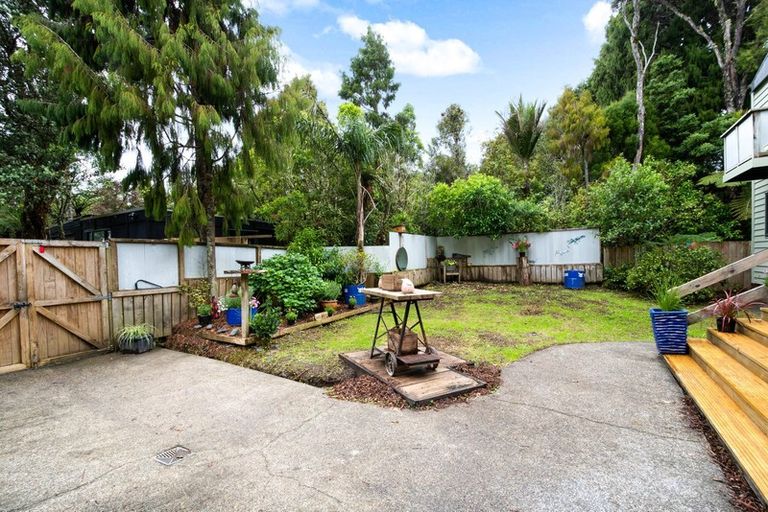 Photo of property in 36 Turanga Road, Henderson Valley, Auckland, 0612