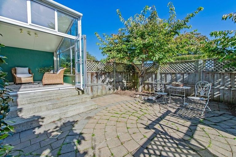 Photo of property in 64 Carruthers Street, Ilam, Christchurch, 8041