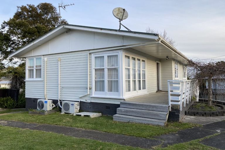 Photo of property in 25 Hutchinsons Road, Bucklands Beach, Auckland, 2014