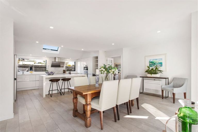 Photo of property in 2a Wairarapa Terrace, Merivale, Christchurch, 8014