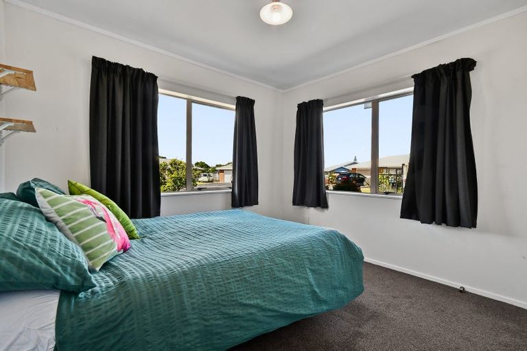 Photo of property in 21 Tonson Place, Weymouth, Auckland, 2103