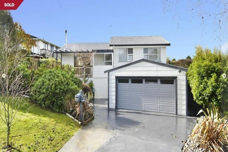 Photo of property in 17 Peterhouse Place, West Harbour, Auckland, 0618