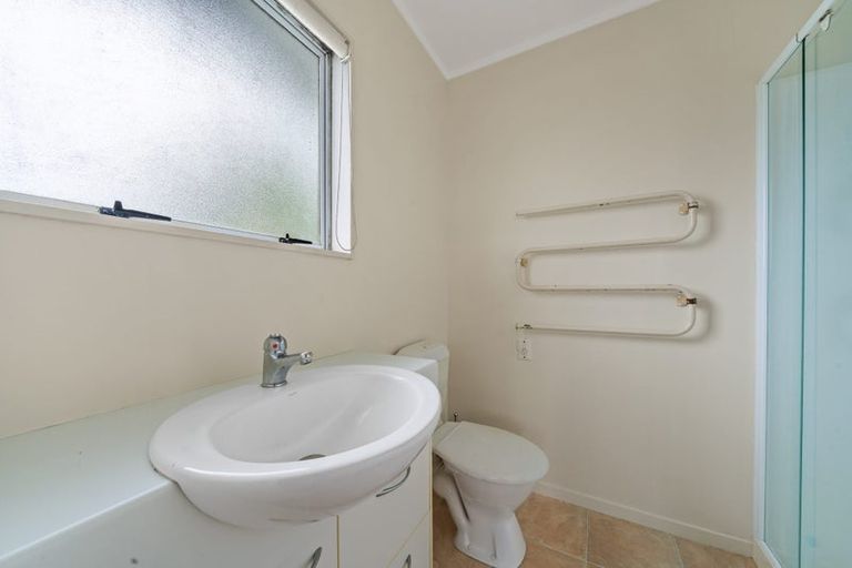 Photo of property in 2/10 Lyell Court, Clover Park, Auckland, 2019