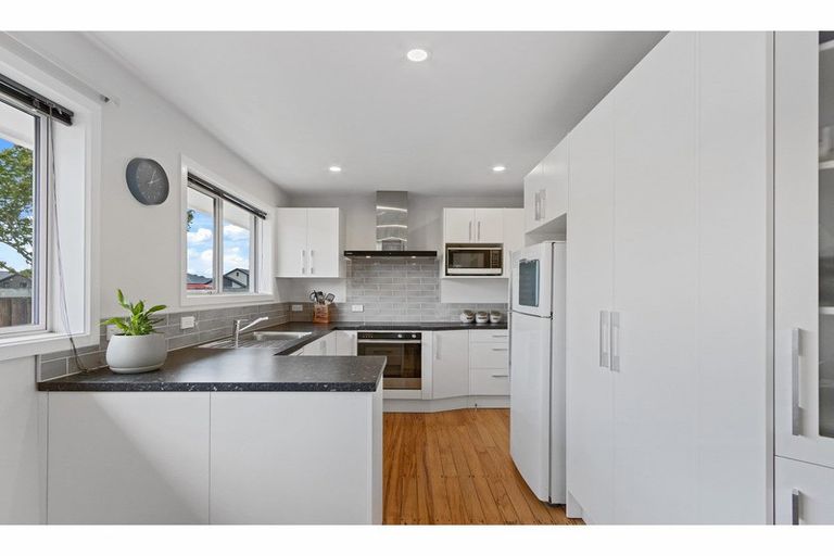 Photo of property in 324 Yaldhurst Road, Avonhead, Christchurch, 8042