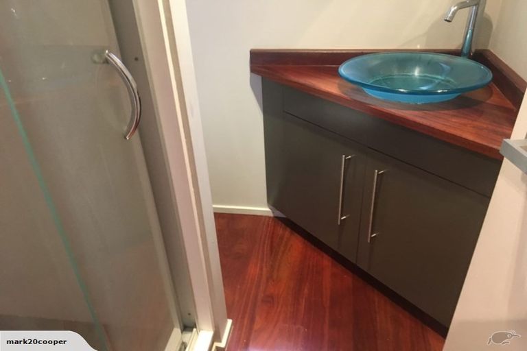 Photo of property in 35 North Terrace, Kelburn, Wellington, 6012