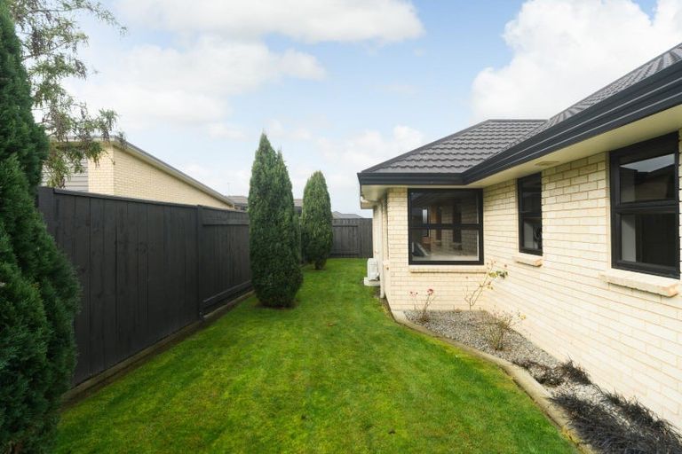 Photo of property in 6 Nevada Way, Kelvin Grove, Palmerston North, 4414