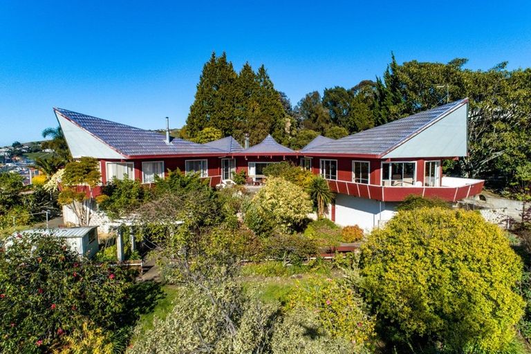 Photo of property in 100 Puketapu Road, Taradale, Napier, 4112