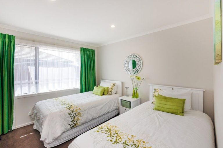 Photo of property in 14 Lorenzo Place, Kelvin Grove, Palmerston North, 4414