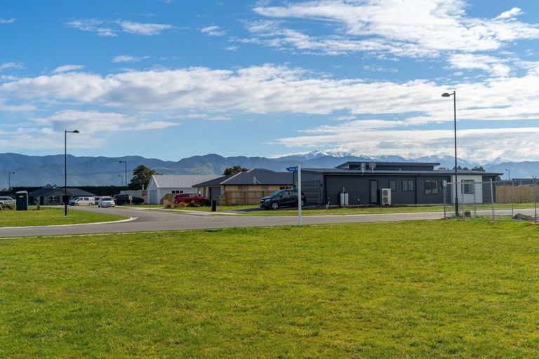 Photo of property in 12 Endelave Way, Carterton, 5713