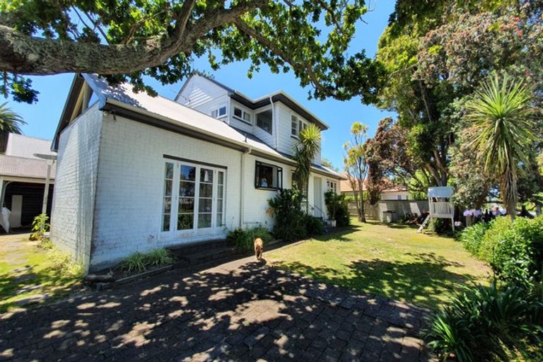 Photo of property in 70 Norwood Road, Bayswater, Auckland, 0622