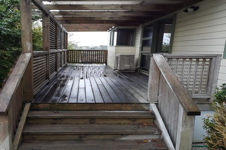 Photo of property in 8 Target Road, Totara Vale, Auckland, 0629