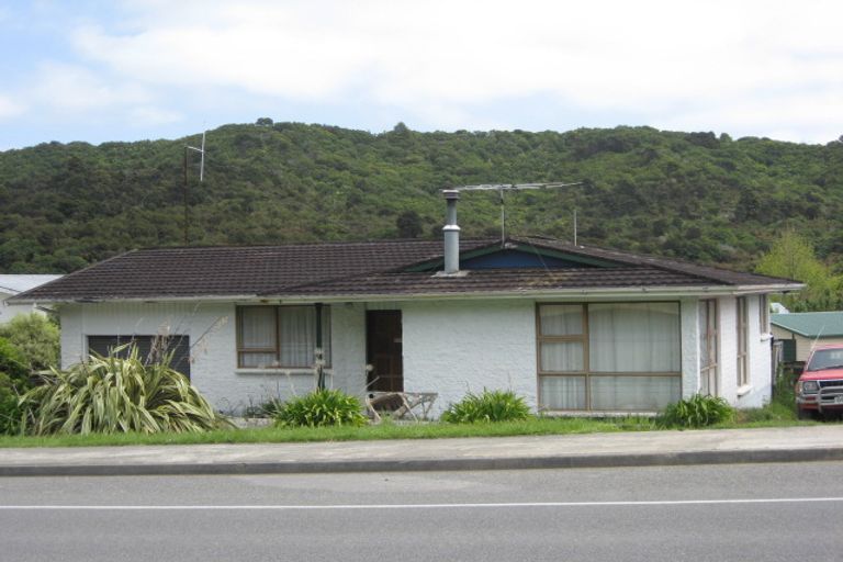 Photo of property in 163 Waikawa Road, Picton, 7220