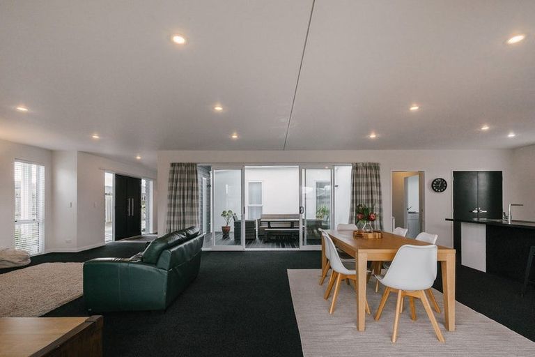 Photo of property in 10 Monaco Grove, Fitzherbert, Palmerston North, 4410