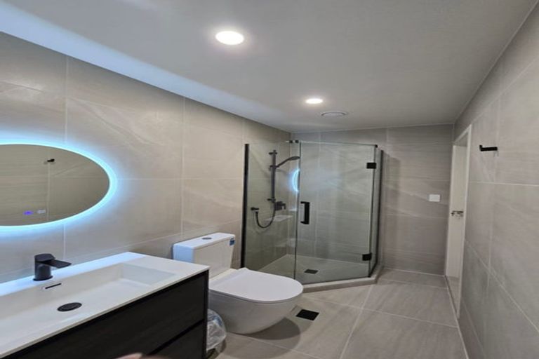 Photo of property in 30 Chelsea View Drive, Chatswood, Auckland, 0626