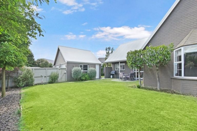 Photo of property in 106 Regency Crescent, Redwood, Christchurch, 8051