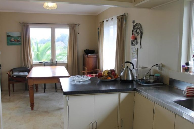 Photo of property in 16 Whaka Street, Maungaturoto, 0520