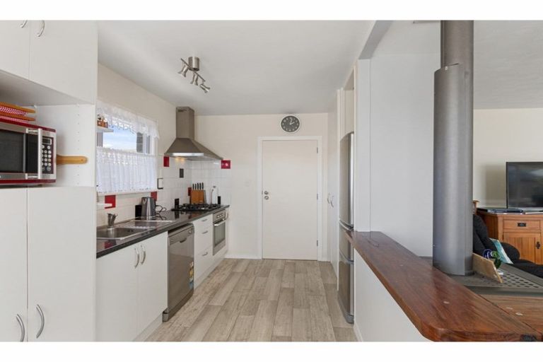 Photo of property in 9 Camelia Place, Islington, Christchurch, 8042