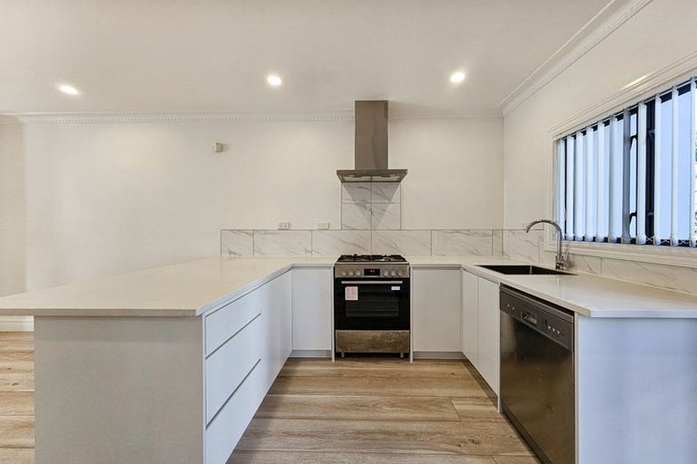 Photo of property in 1/177 Hurstmere Road, Takapuna, Auckland, 0622