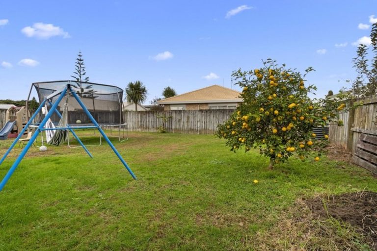 Photo of property in 16 Longstead Avenue, Papamoa Beach, Papamoa, 3118