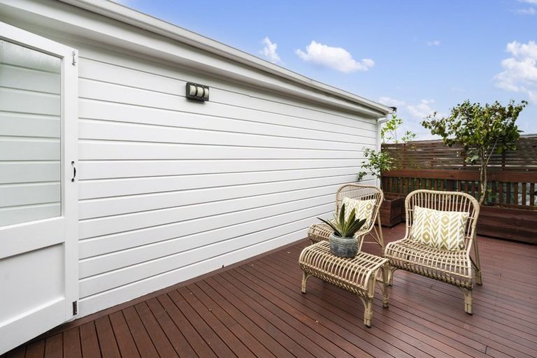 Photo of property in 24 Alberta Street, Point Chevalier, Auckland, 1022