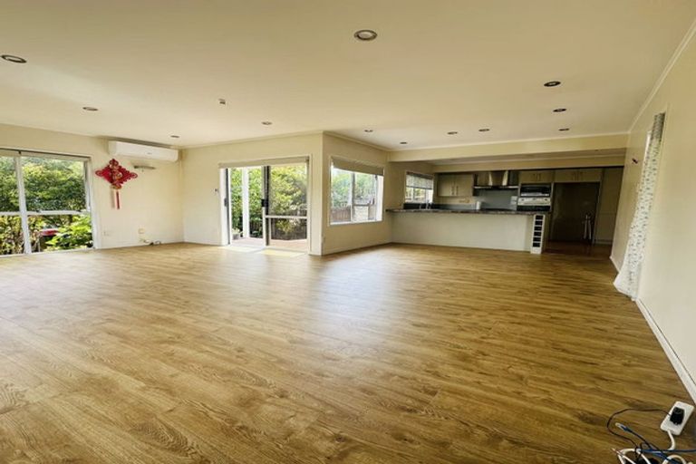 Photo of property in 22 Segedin Place, Glenfield, Auckland, 0629