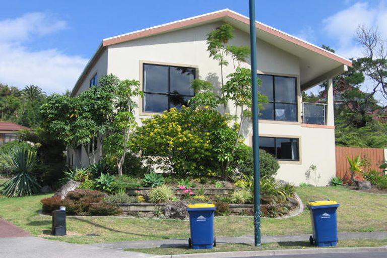 Photo of property in 40 Woodridge Avenue, Northcross, Auckland, 0630