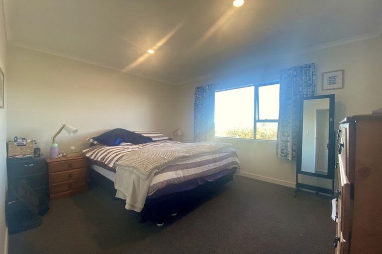 Photo of property in 8 Gaff Place, Whitby, Porirua, 5024