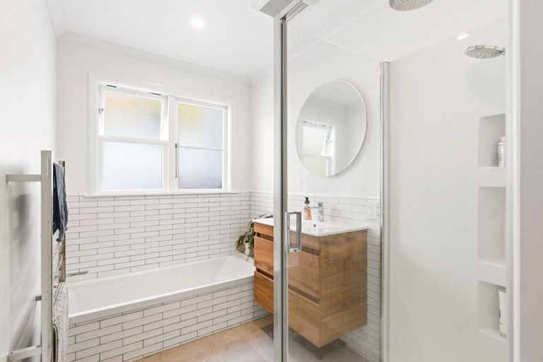 Photo of property in 29 View Road, Houghton Bay, Wellington, 6023