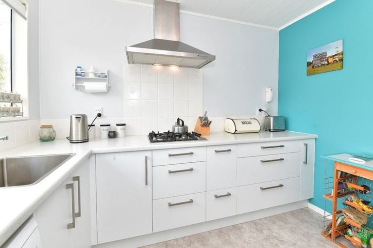 Photo of property in 2b St James Avenue, Helensville, 0800