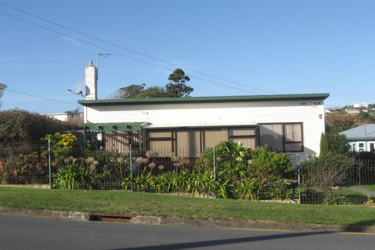 Photo of property in 2 Herewini Street, Titahi Bay, Porirua, 5022