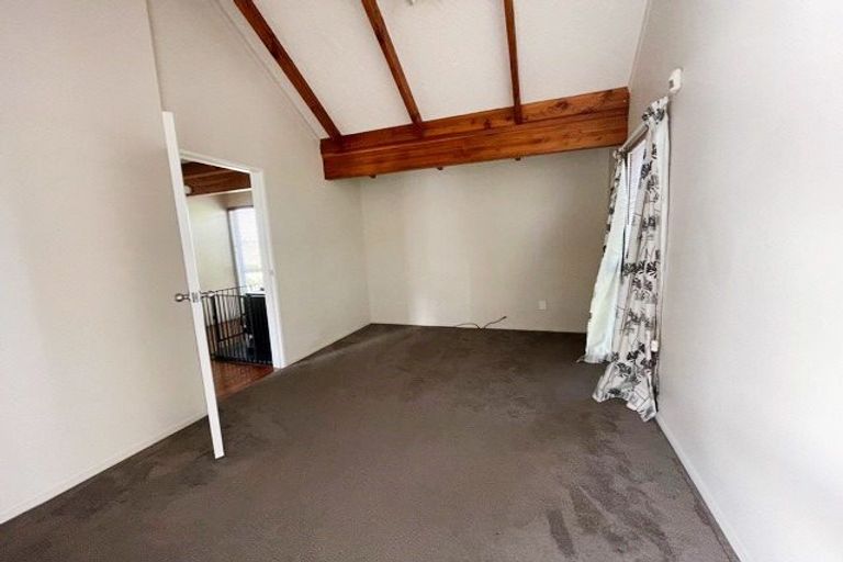 Photo of property in 1 Gosford Drive, Botany Downs, Auckland, 2010