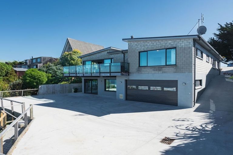 Photo of property in 32 Bedford Parade, Brighton, Dunedin, 9035