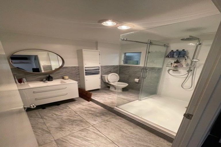 Photo of property in 1/196 Lake Road, Belmont, Auckland, 0622