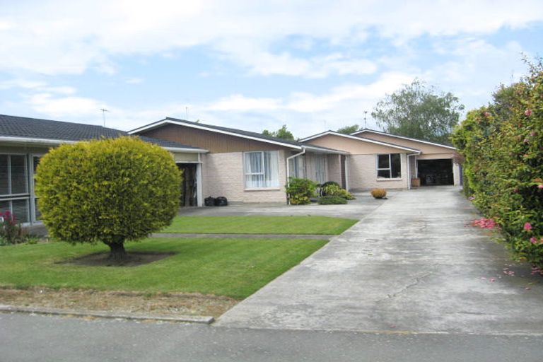 Photo of property in 2/11 Tuckers Road, Redwood, Christchurch, 8051