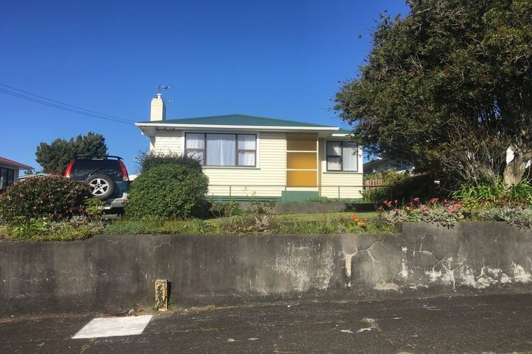 Photo of property in 17 Raleigh Street, Waitara, 4320