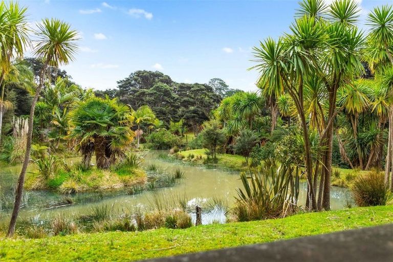 Photo of property in 185 Red Hills Road, Massey, Henderson, 0782