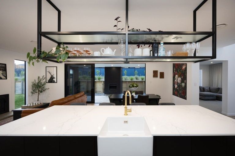 Photo of property in 5 Edenmore Terrace, Fitzherbert, Palmerston North, 4410