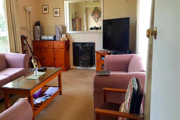 Photo of property in 15 Charles Street, Clouston Park, Upper Hutt, 5018